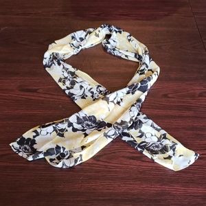 Yellow, black & white scaft